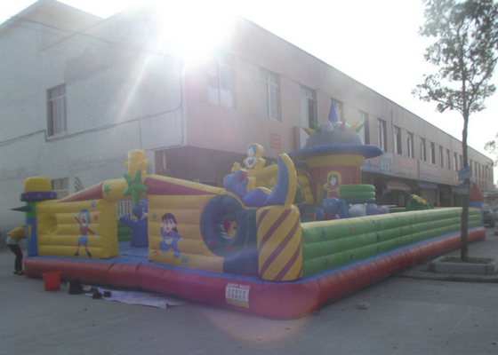 Büyük Boy Şişme Eğlence Parkı Yüksek Güvenlikli Malzemeler Bouncy Juming Castle