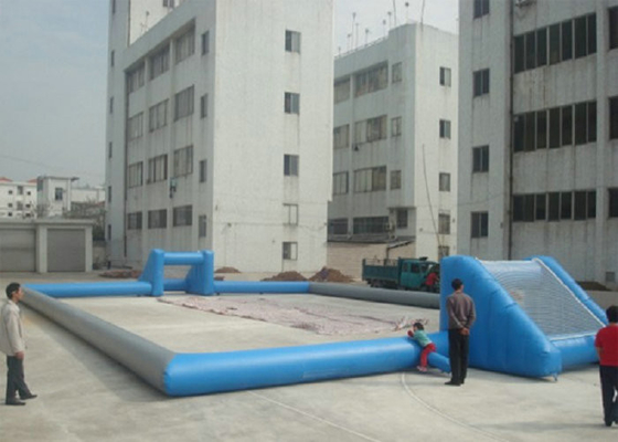 Açık Etkileşimli Şişme Spor Oyuncakları 0.55mm PVC Futbol Arena Oyun Alanı