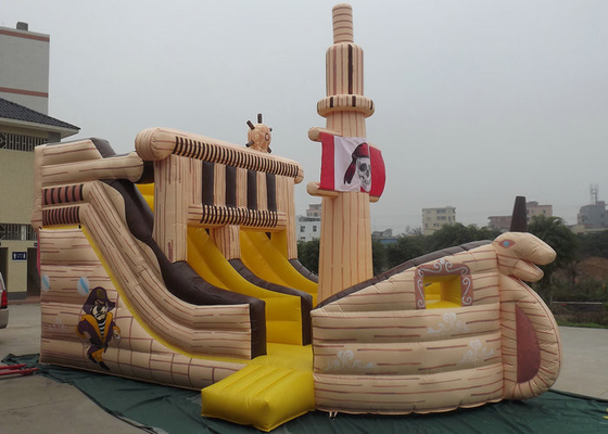 Korsan Gemi Şekil Inflatable Açık Oyuncaklar Dörtlü Dikiş OEM Kabul